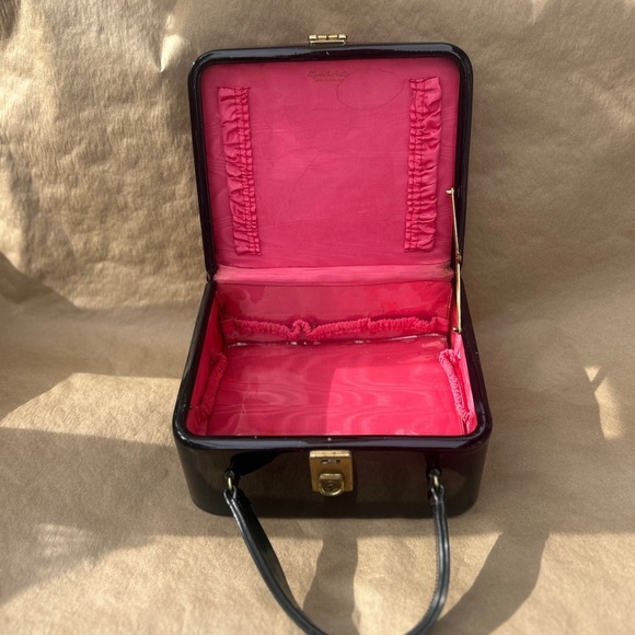 Estee Lauder Handbags - Vintage 1960’s Elizabeth Arden Train Case patent leather